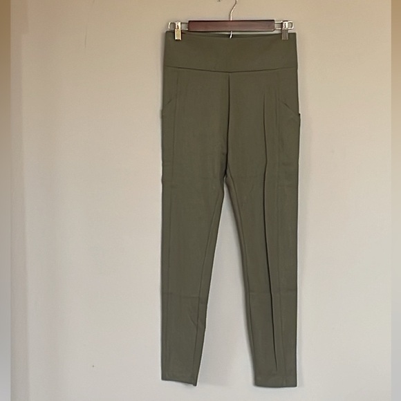 Lou & Grey Pants - NWT Lou & Grey army green Lite Ponte pocket leggings